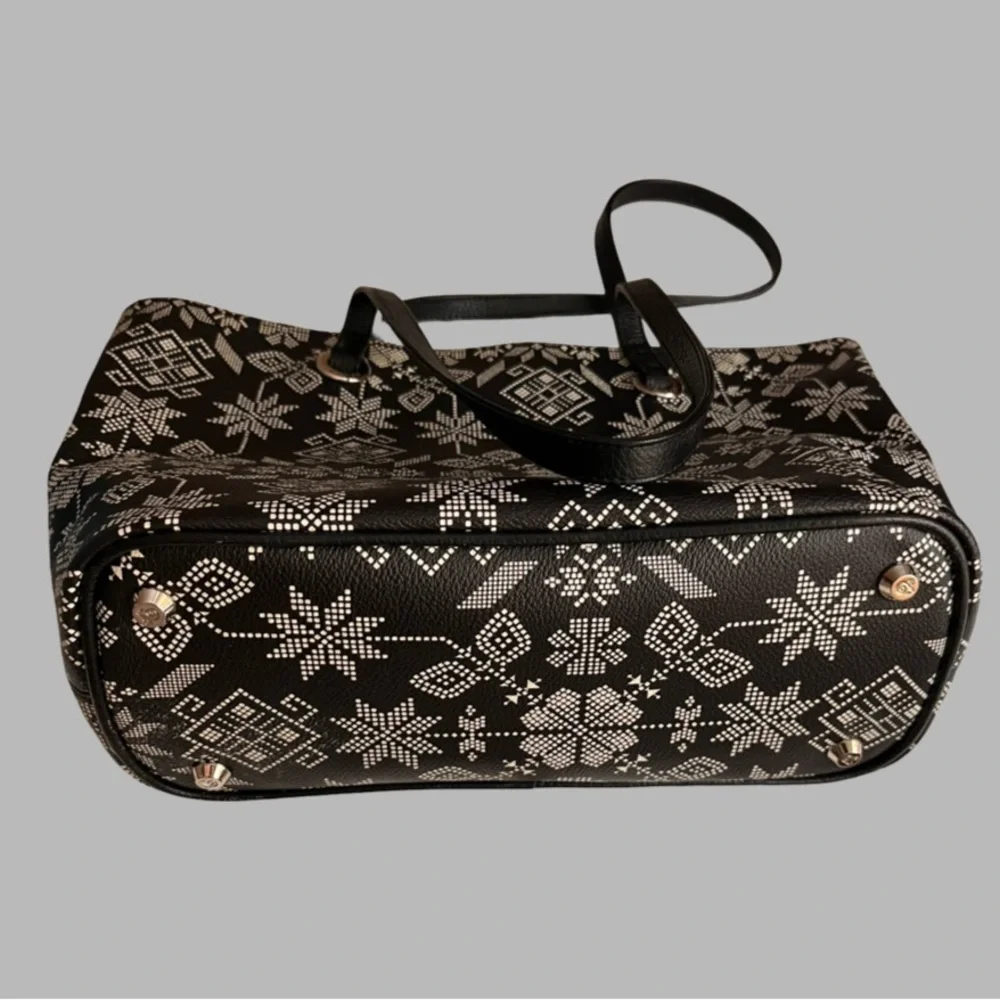 VINTAGE RARE Pineda Covalin Tote
Floral White Snowflakes Print - Picture 5 of 16